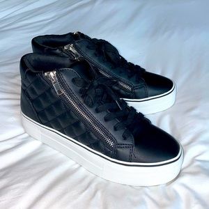 Steve Madden women’s leather high top sneakers, size 7.5